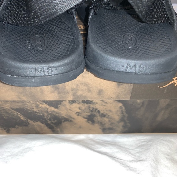 New MEN’S CHACO black SANDALS size 8